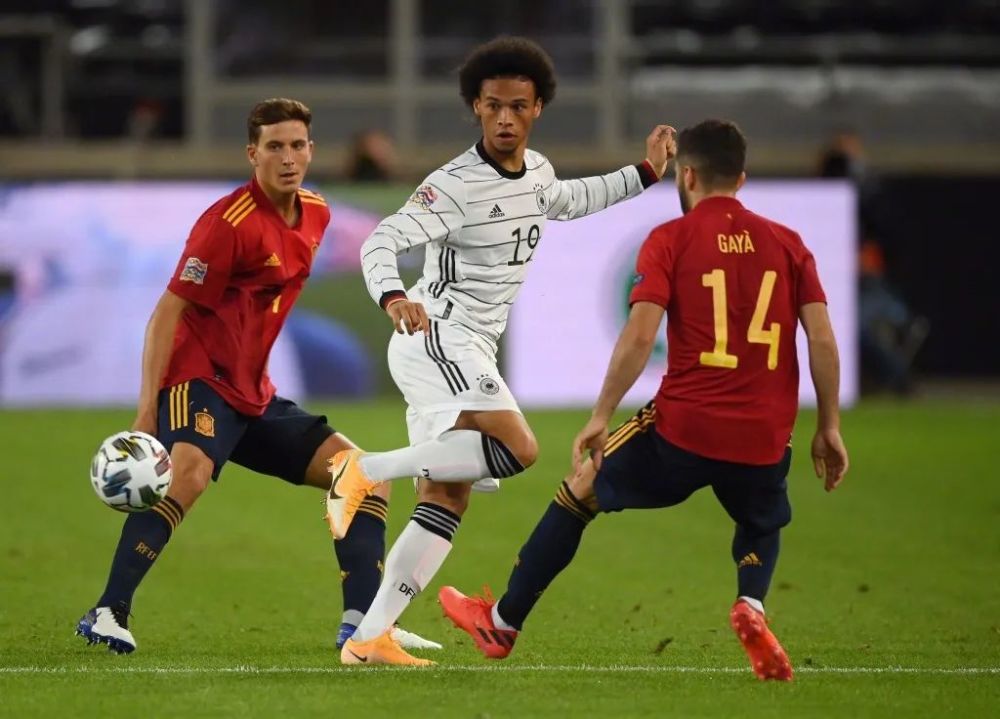  友谊赛巅峰对决！雪域独角兽队读秒绝平皖南鲨队队，棒球赛场再起波澜；传控打穿防线